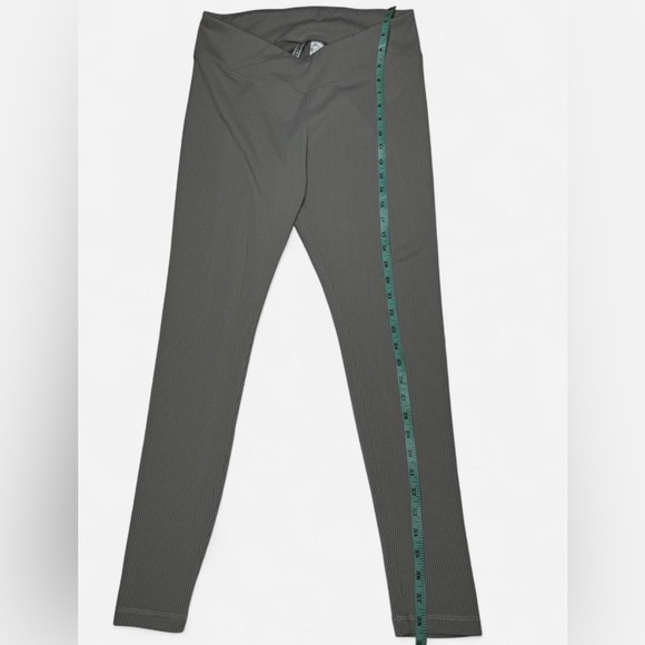 H&M Women’s Ribbed Leggings Grey/Light Beige Low cut crossover front - Picture 6 of 7